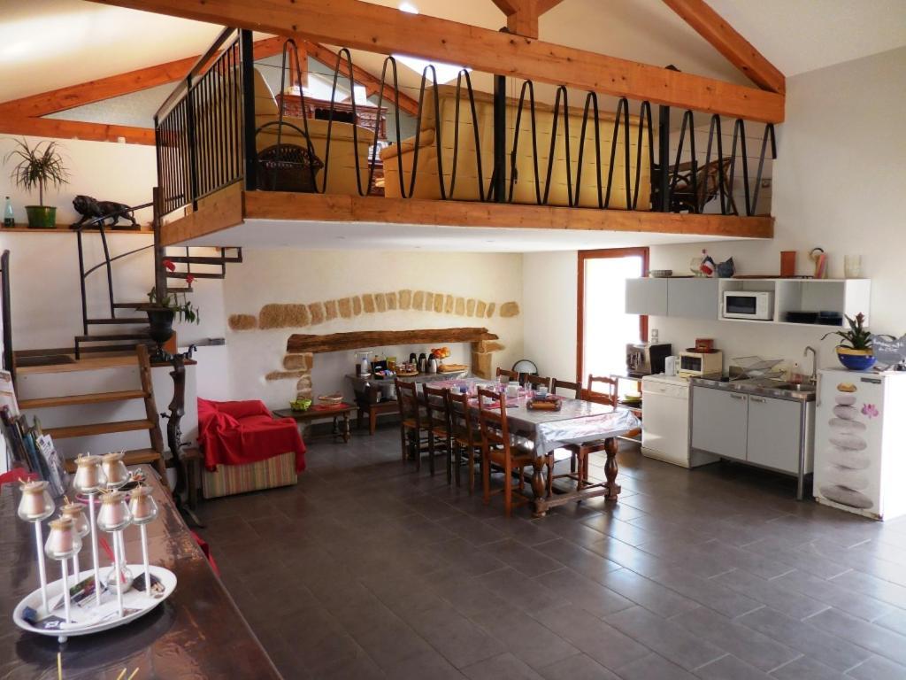 Maison D'Hotes Des 2 Chenes Bessenay Exterior foto
